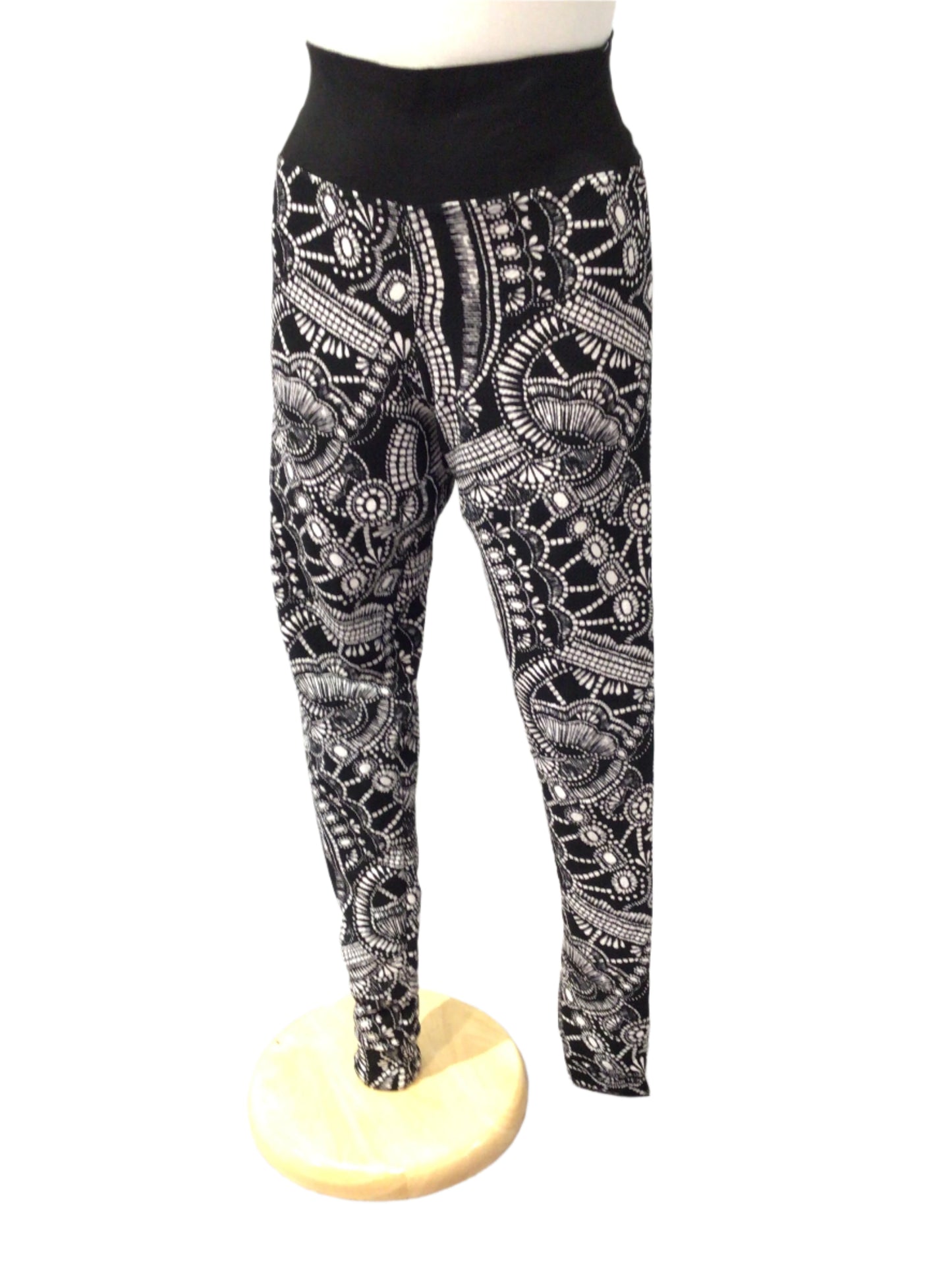 Black and White Paisley Leggings