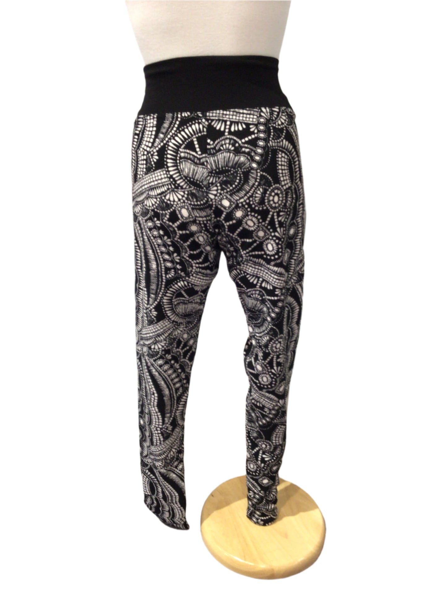 Black and White Paisley Leggings